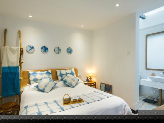 全景天窗豪华独卫大床房杜若