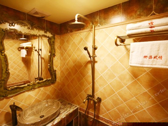 山海市景美式奢华蜜月房