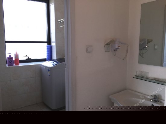 一室一厅套间双床房