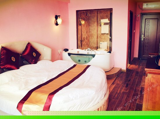 湖景情趣圆床房