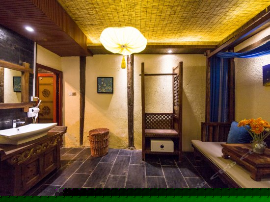 盛世霓裳豪华家庭房