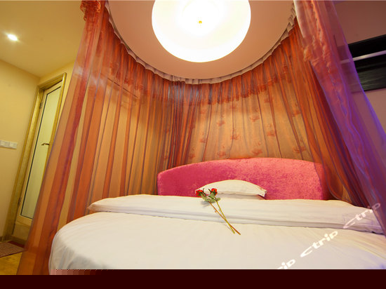 浪漫圆床房