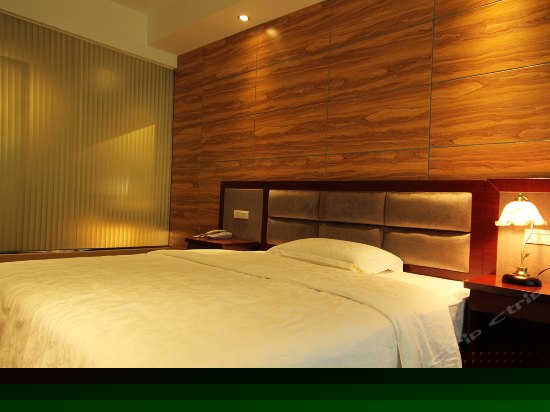 豪华阳台大床房