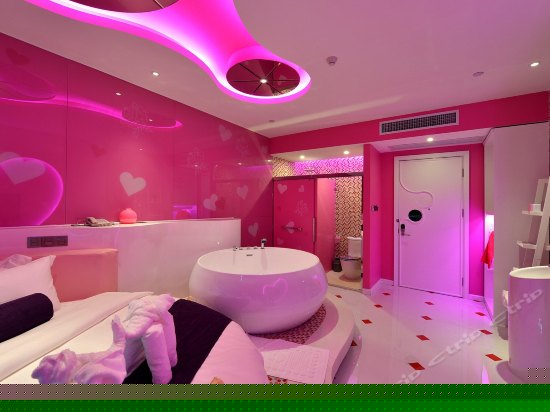 玫瑰园情侣大床房