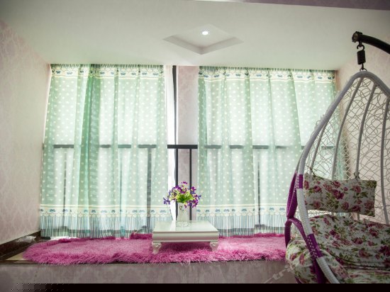 温馨情侣圆床房