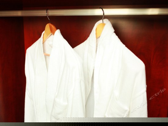 极致山景大床房