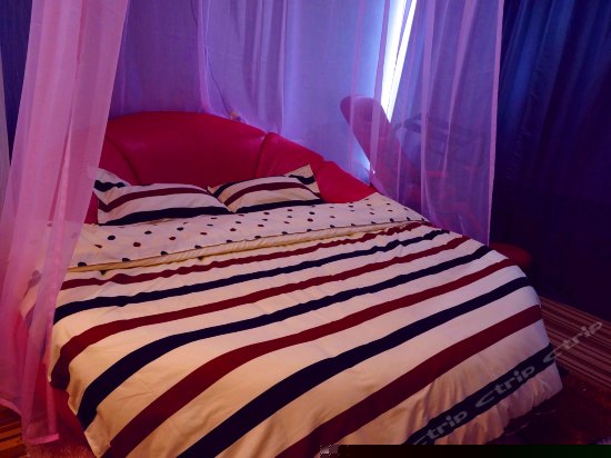 龙猫浪漫主题影院房