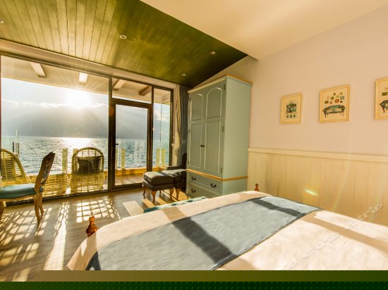 英伦清新海景大床房