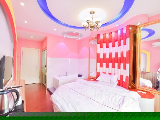 情侣浴缸圆床房