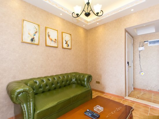 山海景美式一室一厅