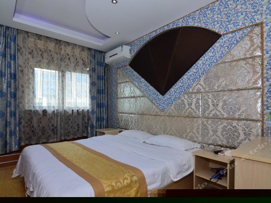 简约主题大床房