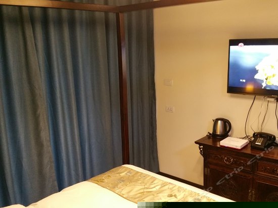 浪漫河景大床房