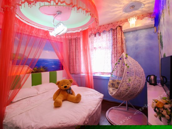 豪华吊篮圆床房