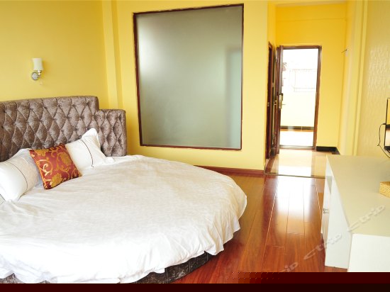 相濡以沫圆床房