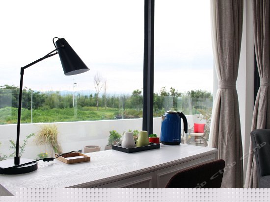 豪华水漾海景大床房