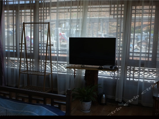 悠然云飘大床房