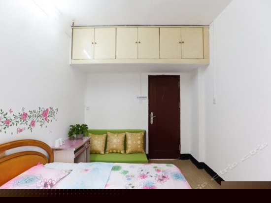 地铁站三居整租