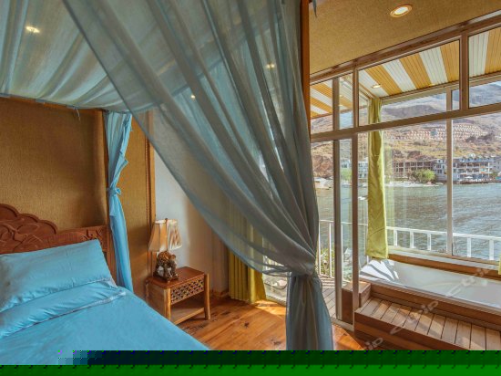 海景露台浴缸桑拿房2层