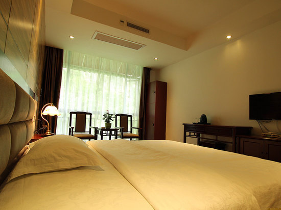 豪华阳台大床房