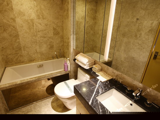 至尊喜运家庭套房 （三卧两浴）