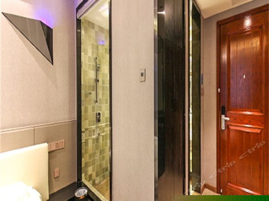 高级商务行政大床房