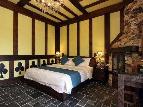 泳池海景双人房