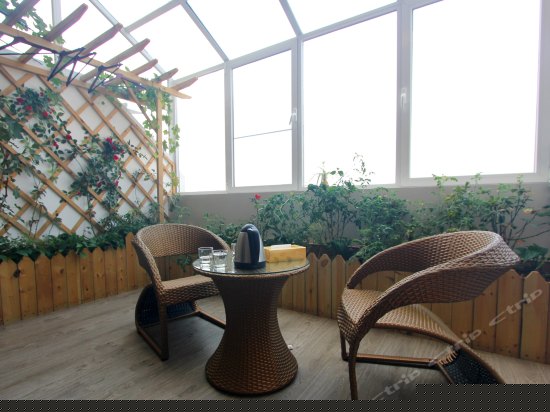 豪华庭院家庭复式房