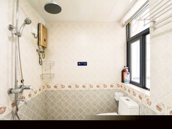 精装园景三室两卫两厅