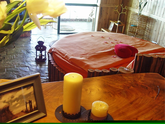 电脑豪华海景圆床房