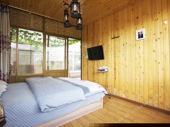 特色阳台小木屋（共享卫浴）