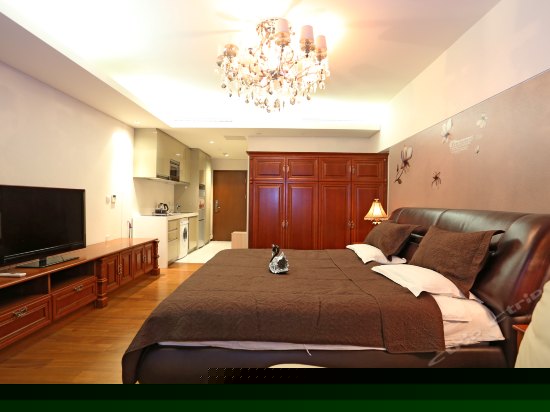 豪华河景大床房