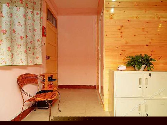 女生四人间床位