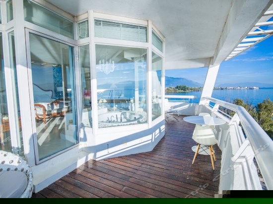 无限豪华海景套房302号房