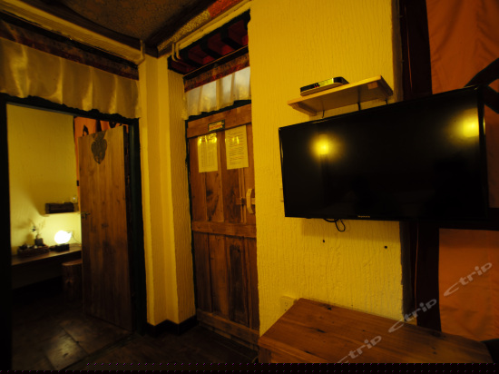 格桑梅朵豪华标间