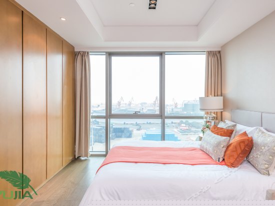 精装海景大床房