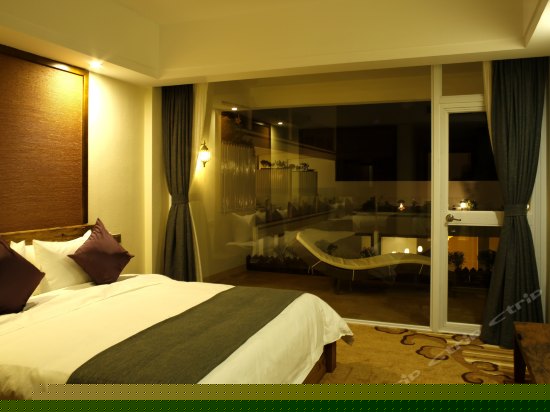 雁阵40°阳台海景大床房