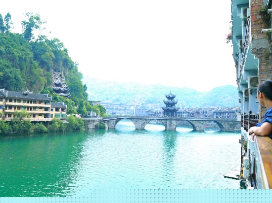 浪漫河景大床房