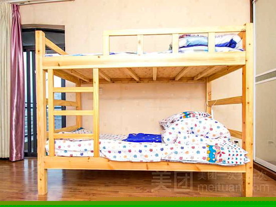 男生四人间床位