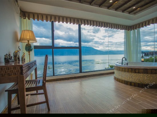 三楼豪华复式海景套房