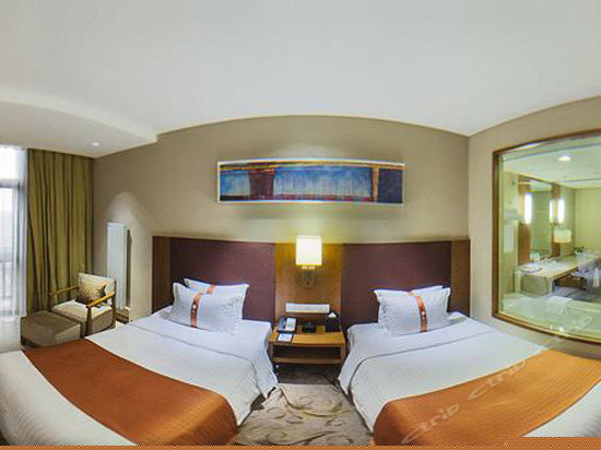 二居室三床童趣家庭房