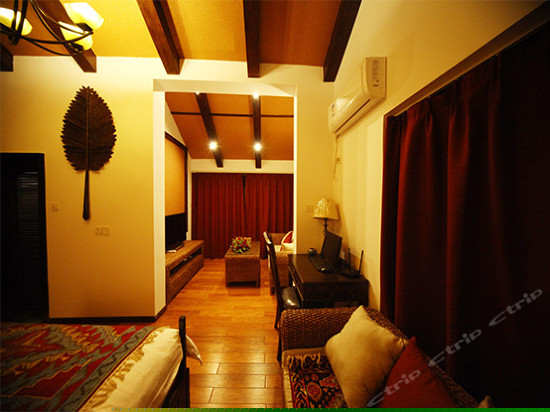 滨水露天浴缸海景房