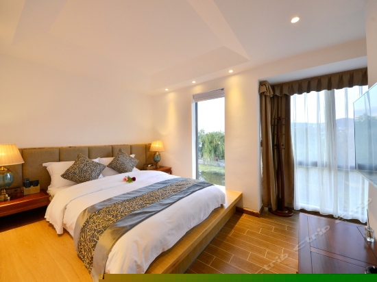 二楼侧海景榻榻米大床房