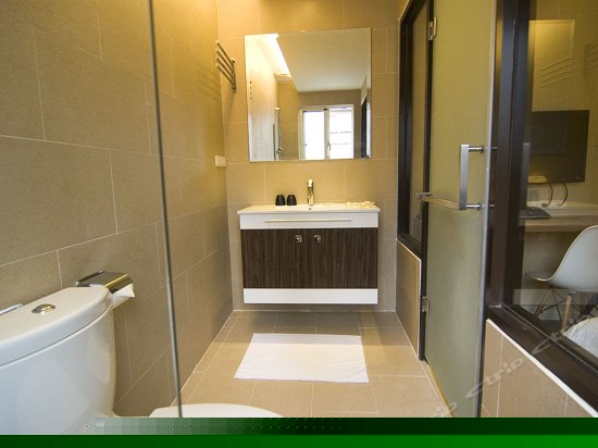 经济探索居淋浴双人房