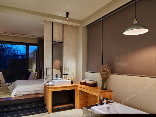 庭院海景大床房