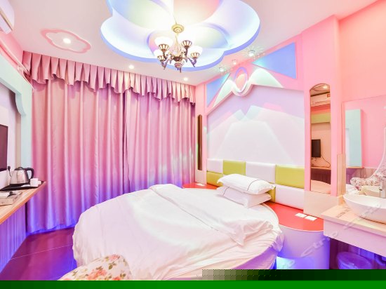 情侣主题圆床房