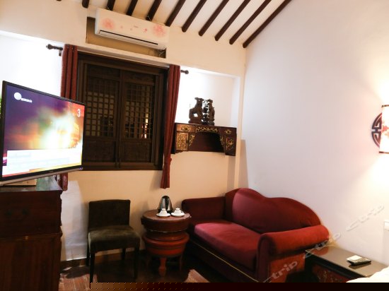 豪华宽敞大床房