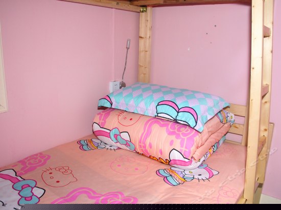 粉红丽人女生独卫4人间（床位房）