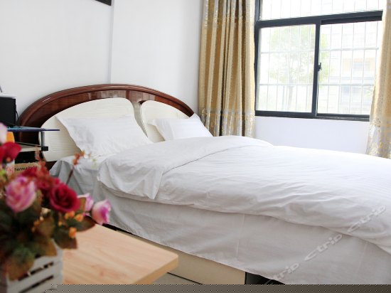 豪华情侣电脑大床房