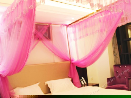 浓情蜜意主题大床房