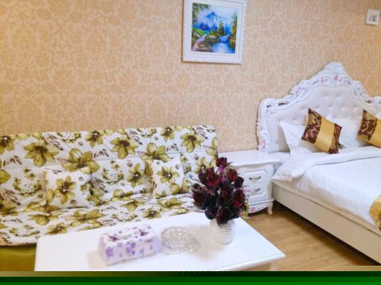 欧式情侣大床房